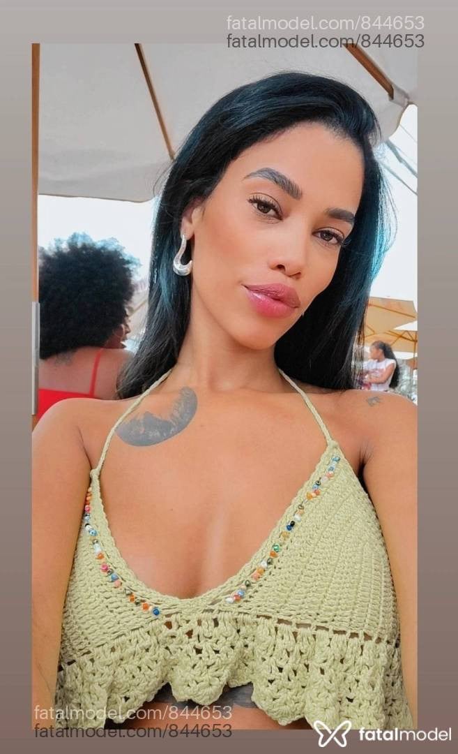 Acompanhante mulher com cabelo castanho de olhos castanhos - Alexa Nifetini