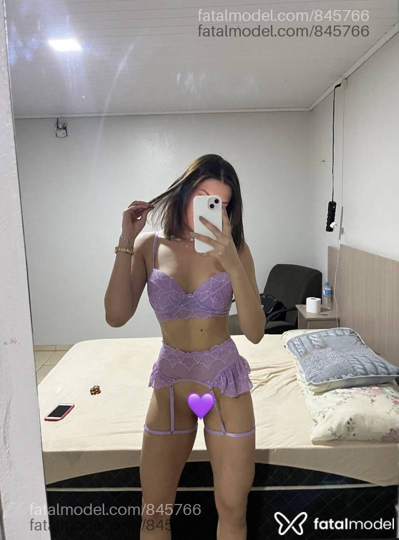 Acompanhante mulher com cabelo castanho de olhos castanhos - Ana Laura
