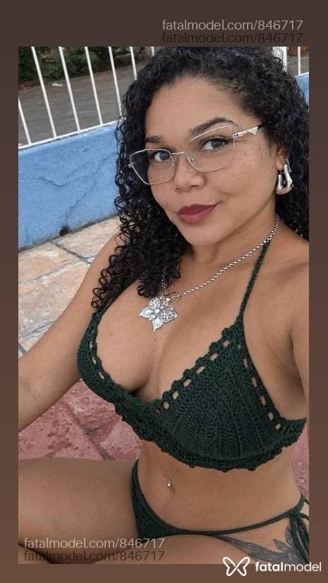 Acompanhante mulher com cabelo castanho de olhos pretos - Acreana