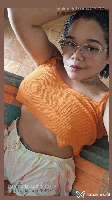 Acompanhante mulher com cabelo castanho de olhos pretos - Acreana