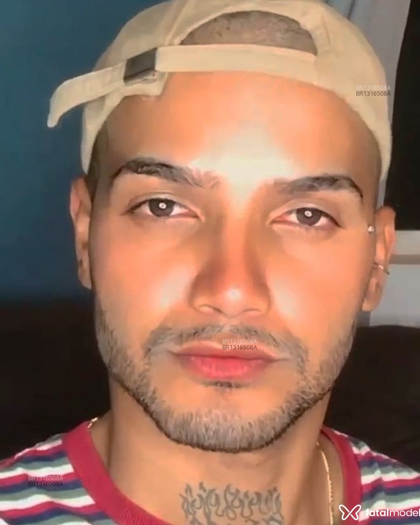Acompanhante homem morena (o) de olhos castanhos em Maringá - Giovane