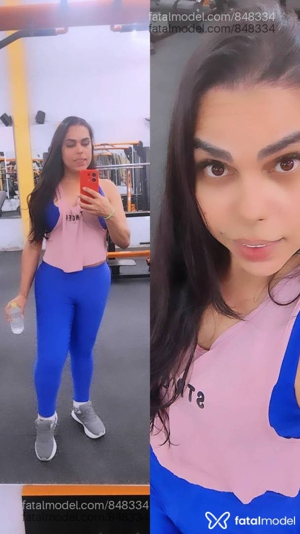 Acompanhante mulher trans com cabelo castanho de olhos castanhos - Julia Ferraz
