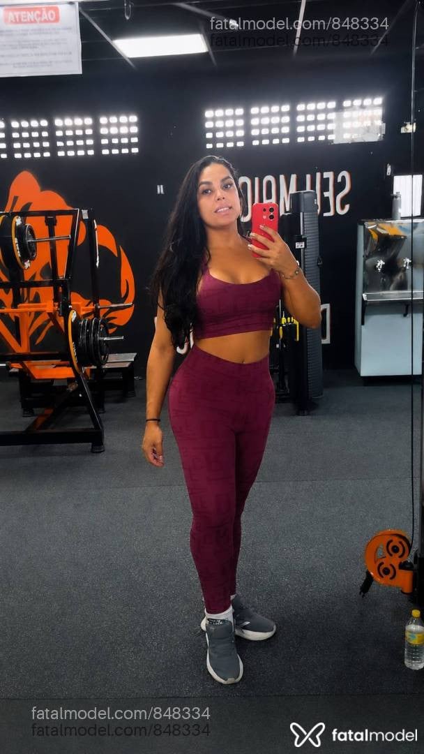 Acompanhante mulher trans com cabelo castanho de olhos castanhos - Julia Ferraz