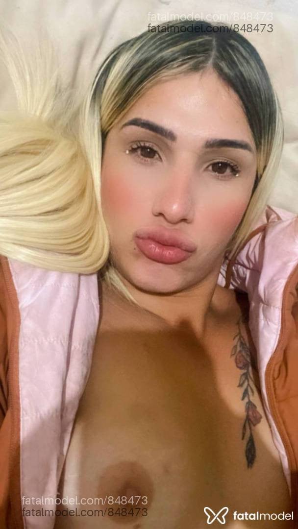 Acompanhante travesti loira (o) de olhos castanhos em Varginha - Darla