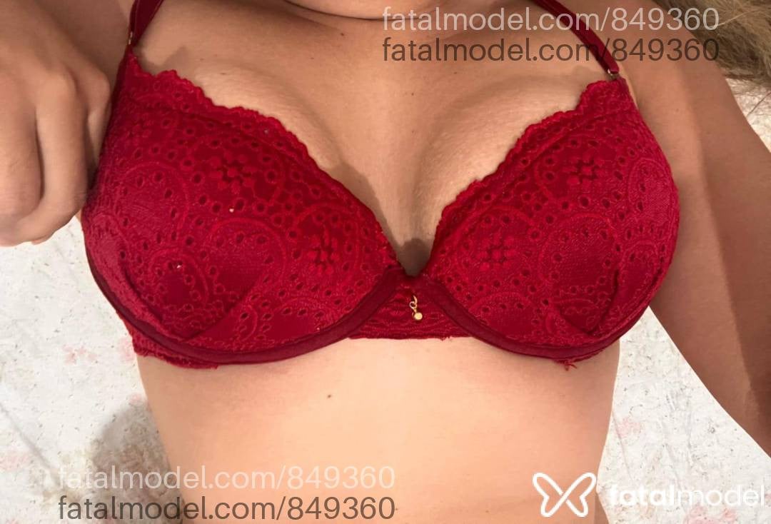 Acompanhante mulher loira (o) de olhos castanhos - DANNY BONDE