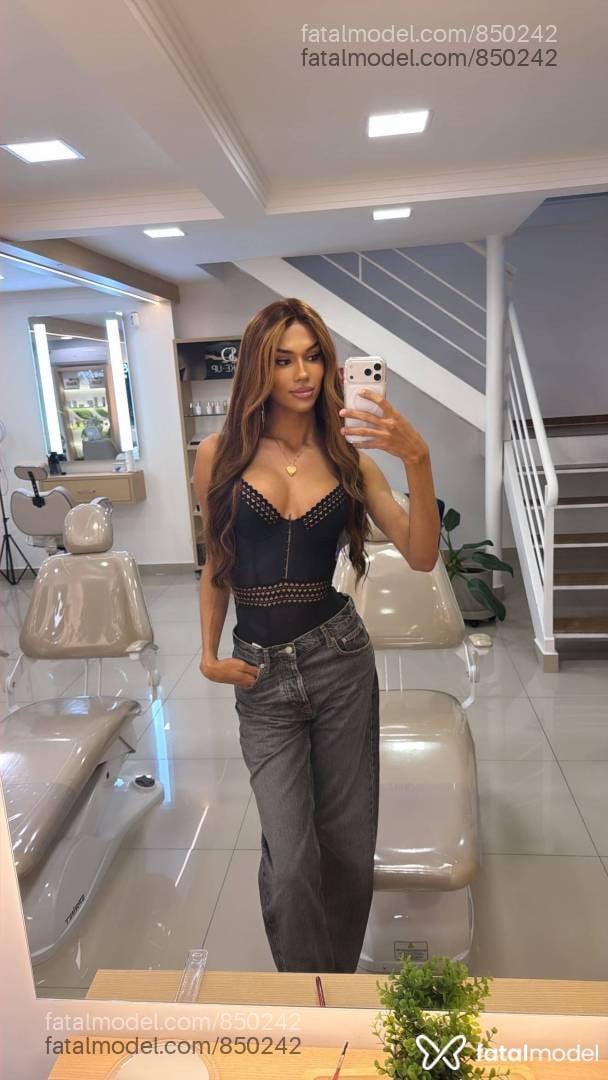 Acompanhante mulher trans morena (o) de olhos pretos em São José do Rio Preto - Kalli