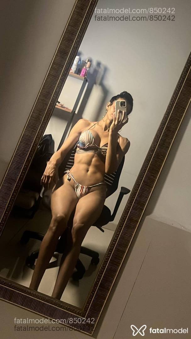 Acompanhante mulher trans morena (o) de olhos pretos em São José do Rio Preto - Kalli