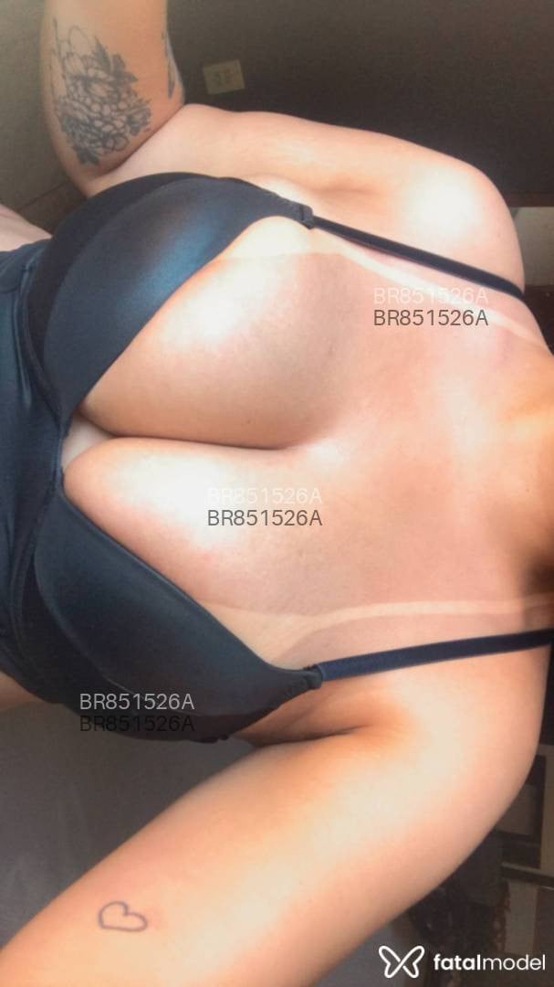 Acompanhante mulher loira (o) de olhos castanhos em Uberlândia - Lavínia