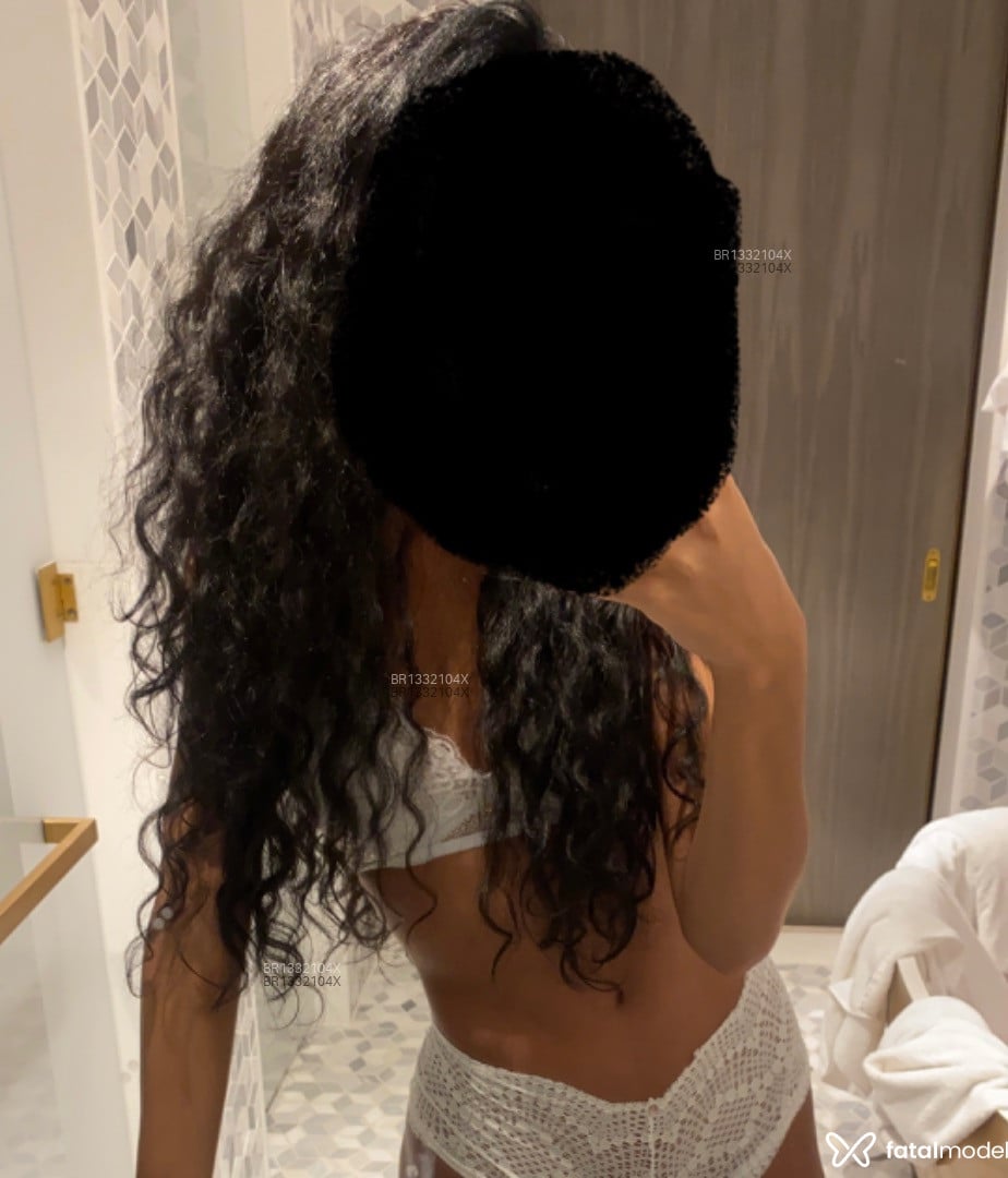 Acompanhante mulher morena (o) de olhos castanhos - Emanueli Acompanhante mulher morena (o) de olhos castanhos - Emanueli