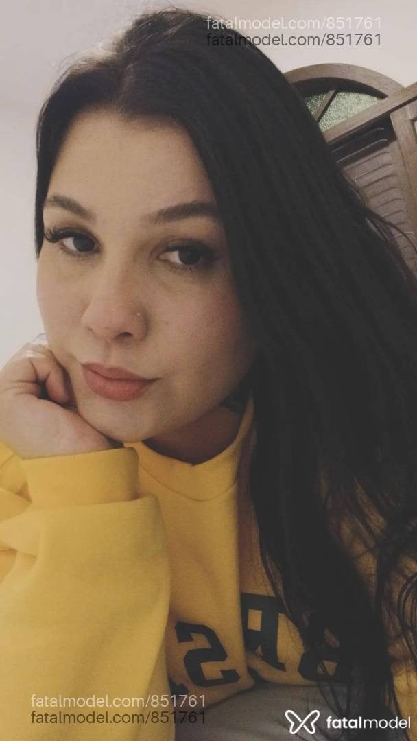 Acompanhante mulher morena (o) de olhos castanhos em Criciúma - ROBERTA PARANAENSE