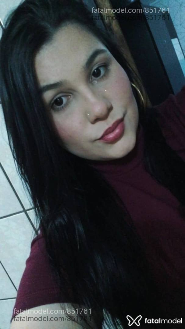 Acompanhante mulher morena (o) de olhos pretos - ROBERTINHA