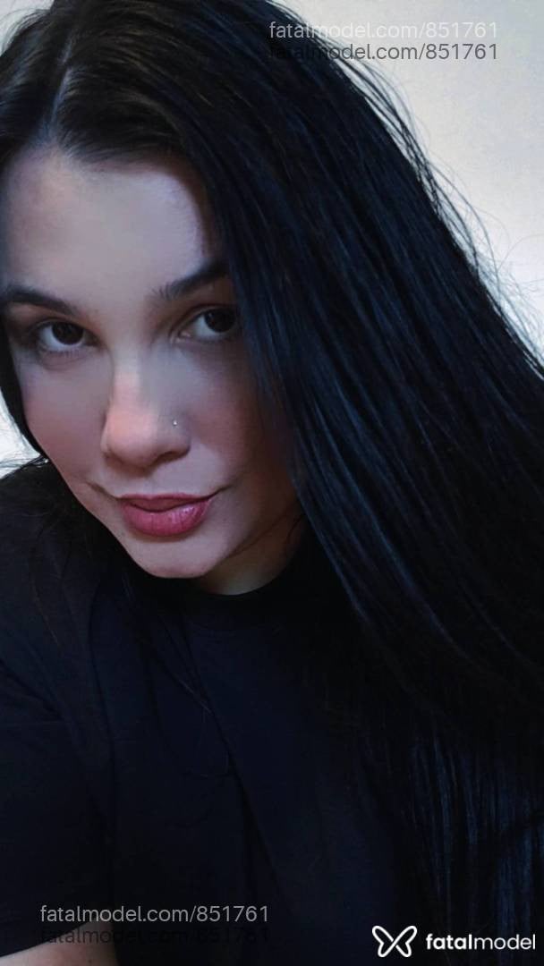 Acompanhante mulher morena (o) de olhos pretos - ROBERTINHA