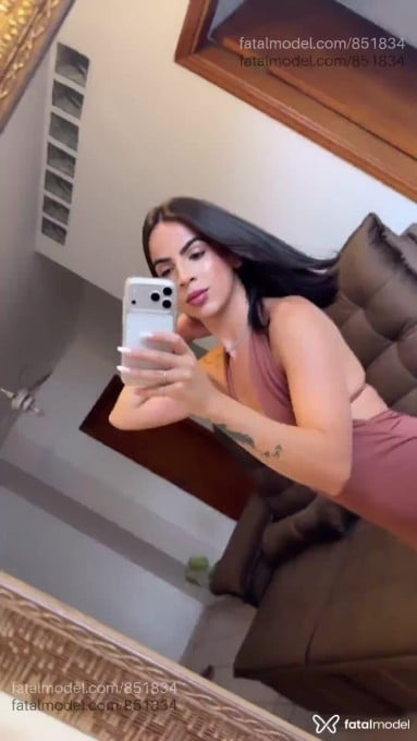 Acompanhante mulher trans com cabelo castanho de olhos castanhos em Ribeirão Preto - Luana Sanches