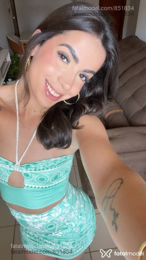 Acompanhante mulher trans com cabelo castanho de olhos castanhos - Luana Sanches