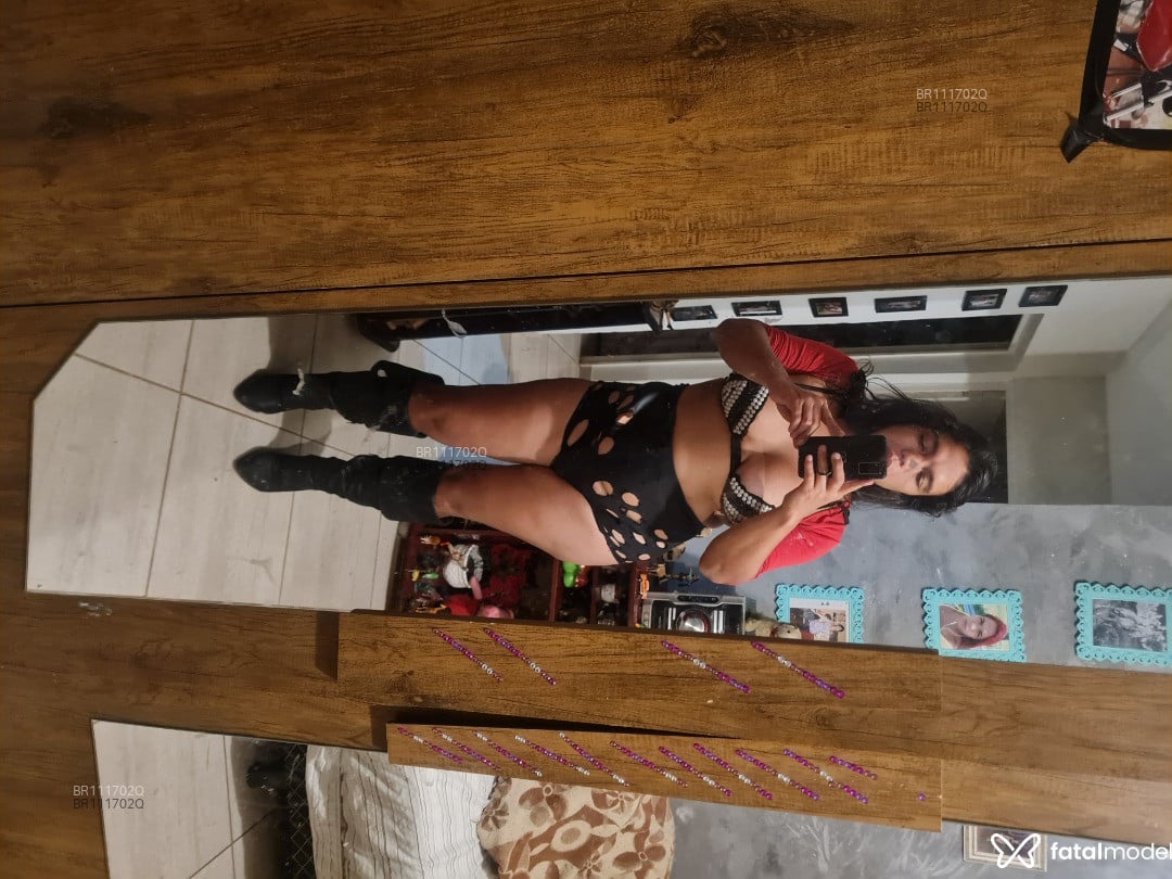 Acompanhante travesti com cabelo castanho de olhos castanhos em Matão - REBECA