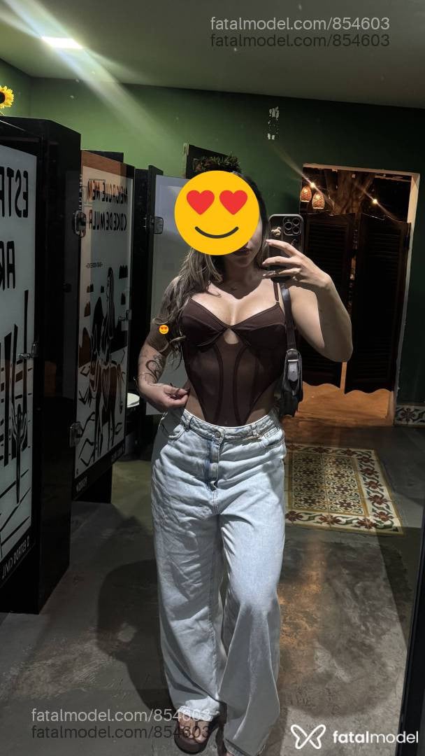Acompanhante mulher com cabelo castanho de olhos mel - Louíse