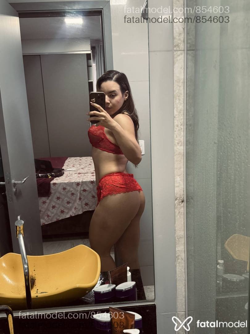 Acompanhante mulher com cabelo castanho de olhos mel - Louíse