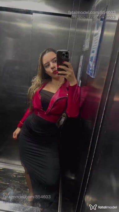 Acompanhante mulher com cabelo castanho de olhos mel - Louíse Acompanhante mulher com cabelo castanho de olhos mel - Louíse