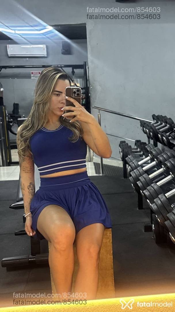 Acompanhante mulher com cabelo castanho de olhos mel em Patos - Louíse
