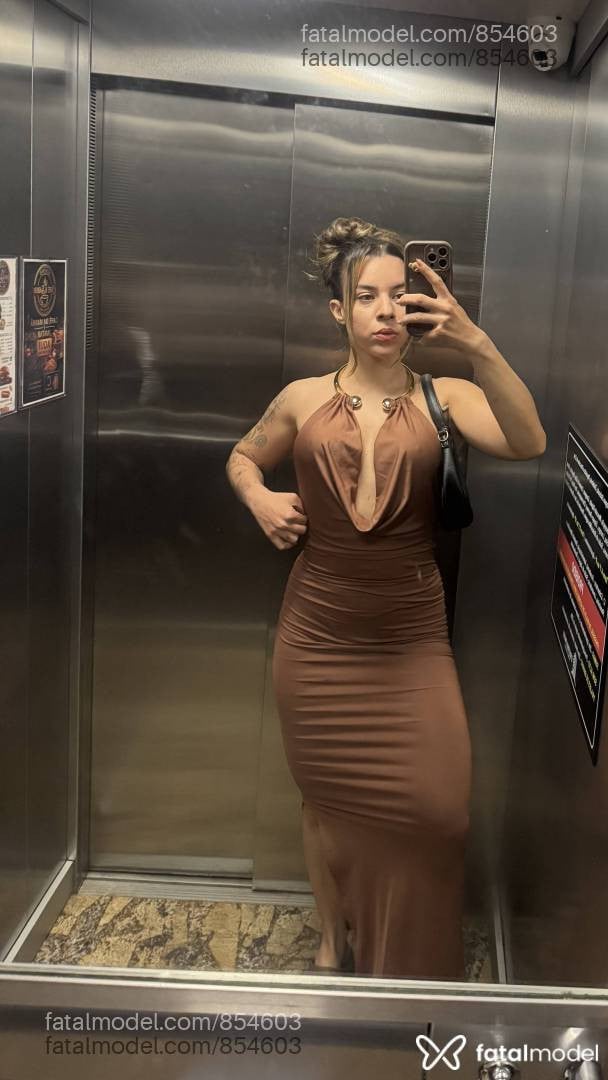 Acompanhante mulher com cabelo castanho de olhos mel - Louíse