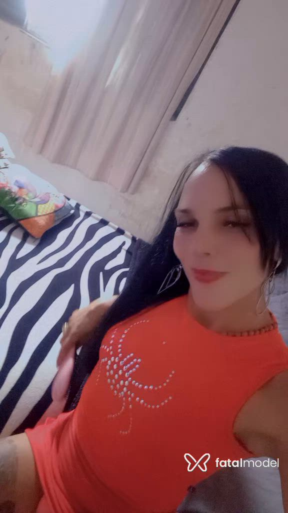 Acompanhante mulher trans morena (o) de olhos pretos - Gaby Pimenthinha