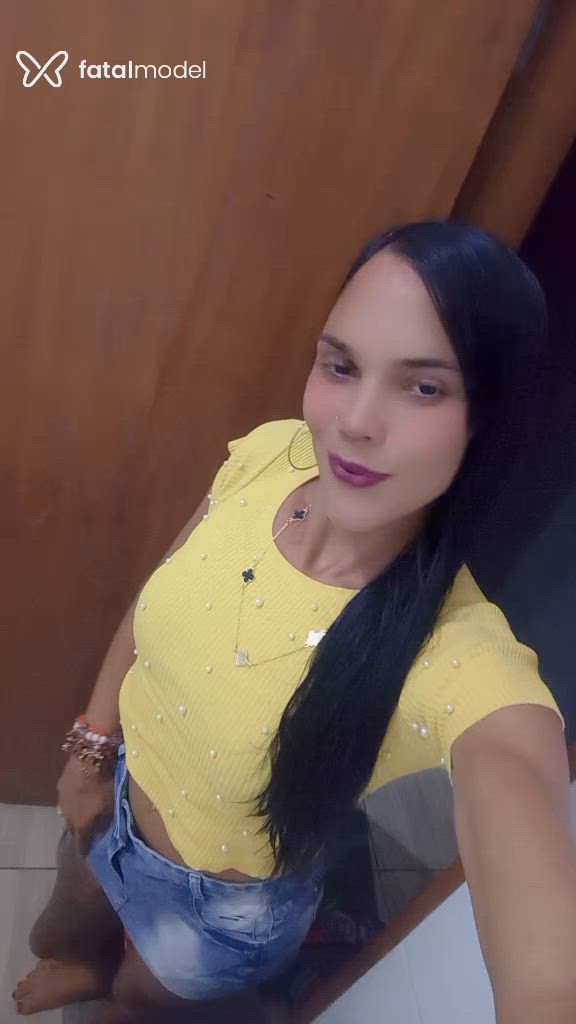 Acompanhante mulher trans morena (o) de olhos pretos - Gaby Pimenthinha