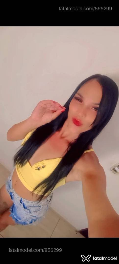 Acompanhante mulher trans morena (o) de olhos pretos - Gaby Pimenthinha