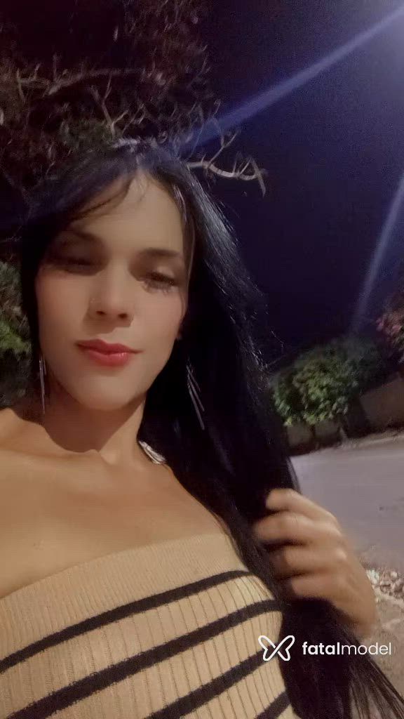 Acompanhante mulher trans morena (o) de olhos pretos - Gaby Pimenthinha