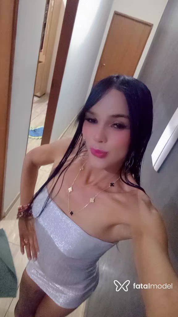 Acompanhante mulher trans morena (o) de olhos pretos - Gaby Pimenthinha