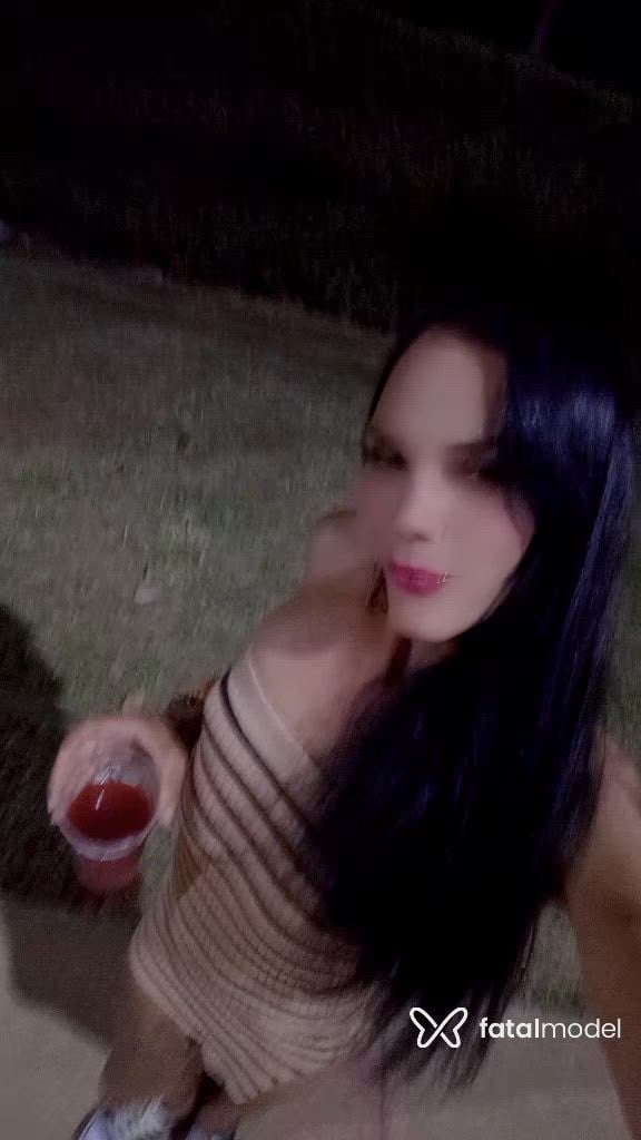 Acompanhante mulher trans morena (o) de olhos pretos - Gaby Pimenthinha