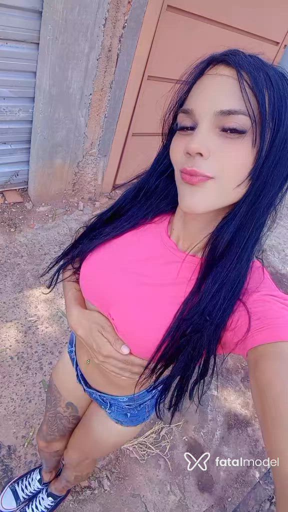 Acompanhante mulher trans morena (o) de olhos pretos - Gaby Pimenthinha