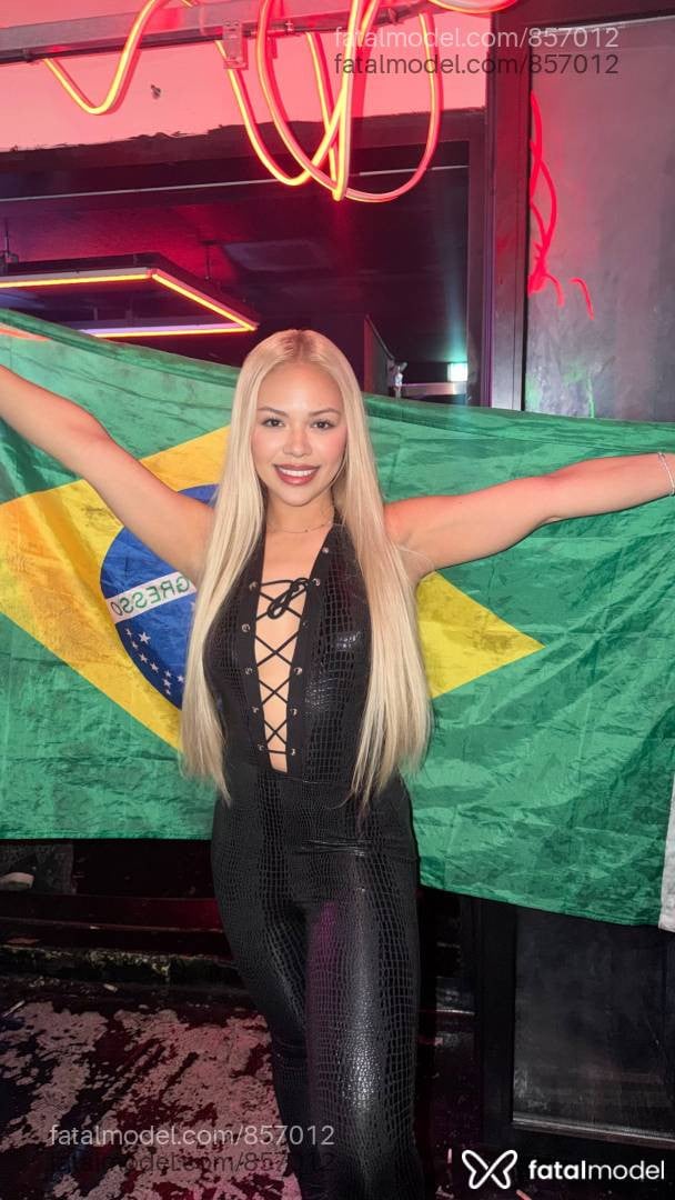 Acompanhante mulher ruiva (o) de olhos mel em Itajaí - Nicki Prado