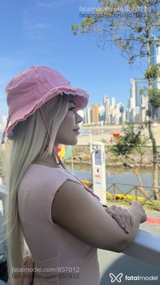 Acompanhante mulher ruiva (o) de olhos mel em Itajaí - Nicki Prado