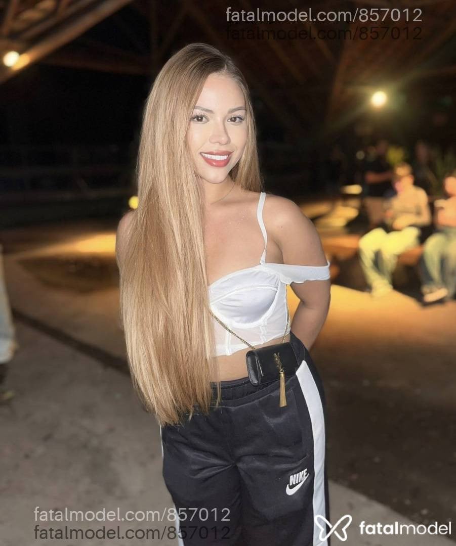 Acompanhante mulher ruiva (o) de olhos mel - Nicki Prado
