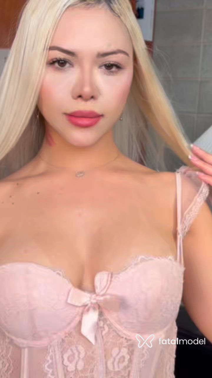 Acompanhante mulher ruiva (o) de olhos mel - Nicki Prado