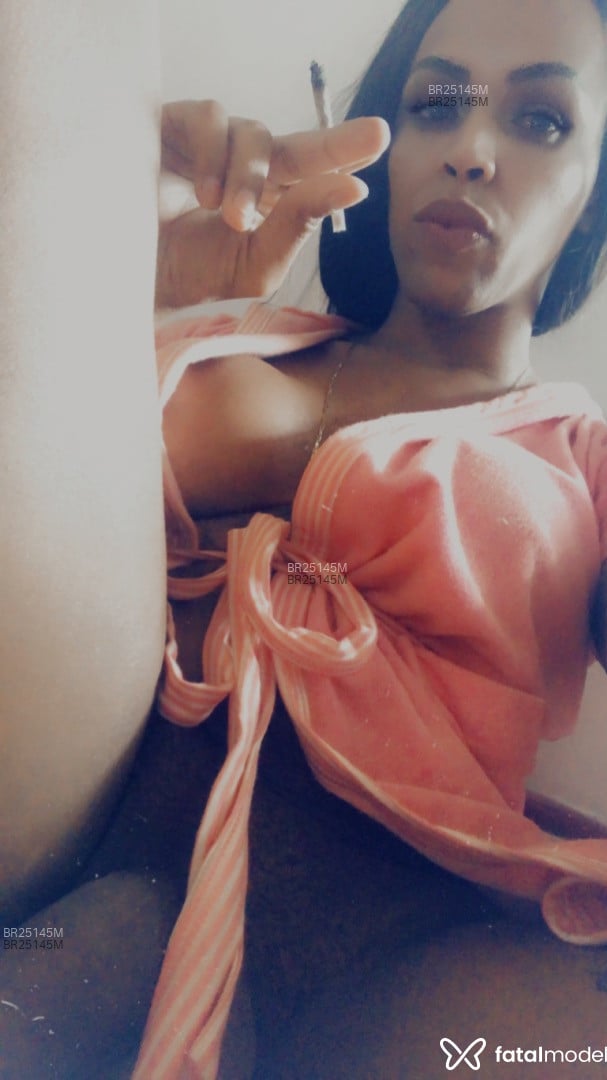 Acompanhante travesti morena (o) de olhos castanhos - Lorayne Acompanhante travesti morena (o) de olhos castanhos - Lorayne