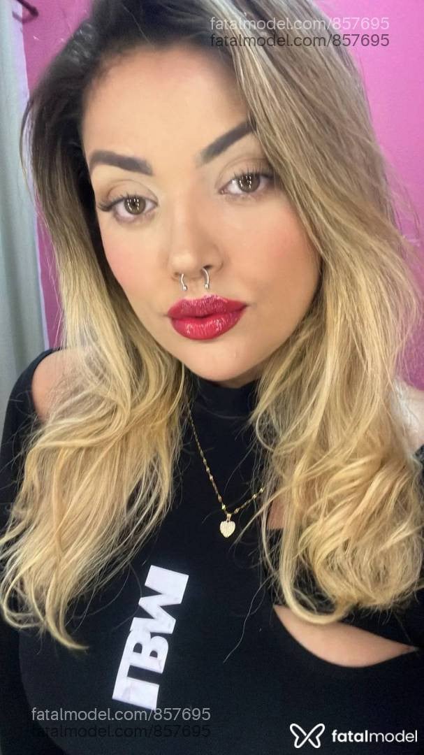 Acompanhante mulher loira (o) de olhos verdes - Malu