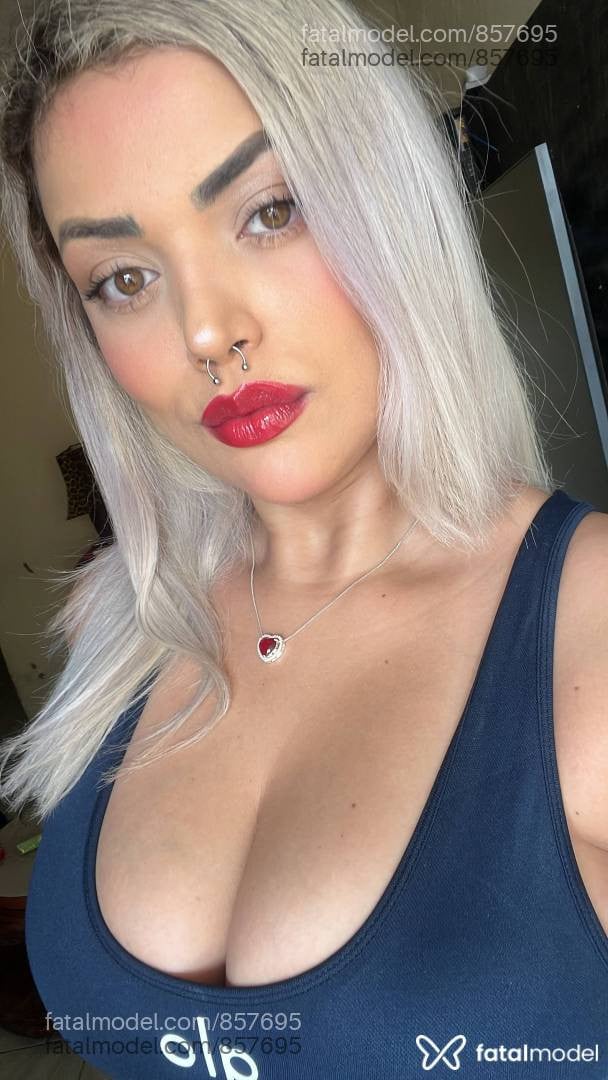 Acompanhante mulher loira (o) de olhos verdes - Malu