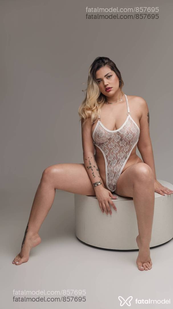 Acompanhante mulher loira (o) de olhos verdes - Malu