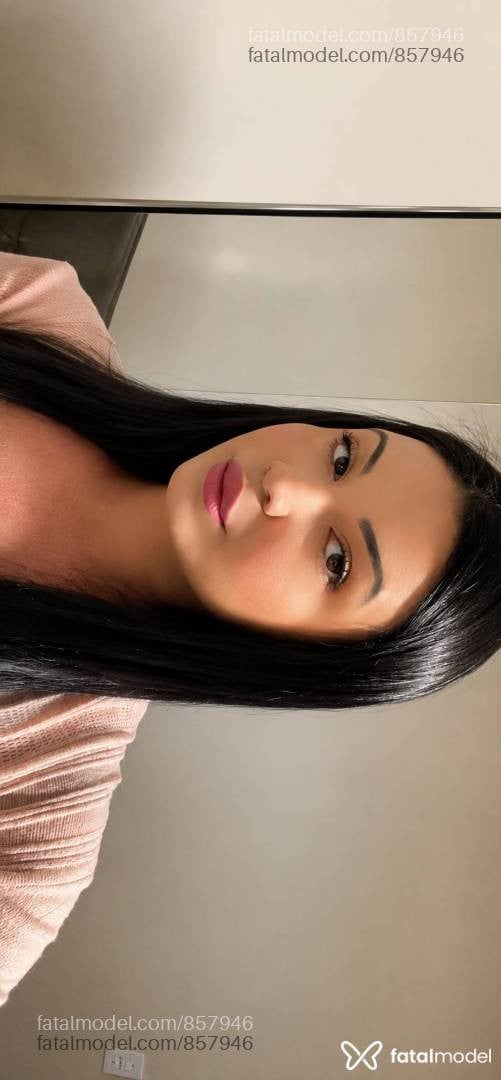 Acompanhante mulher trans morena (o) de olhos pretos - Thainna Silva