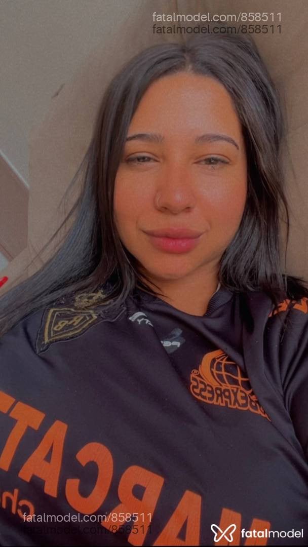 Acompanhante mulher com cabelo castanho de olhos pretos - Amanda Reis