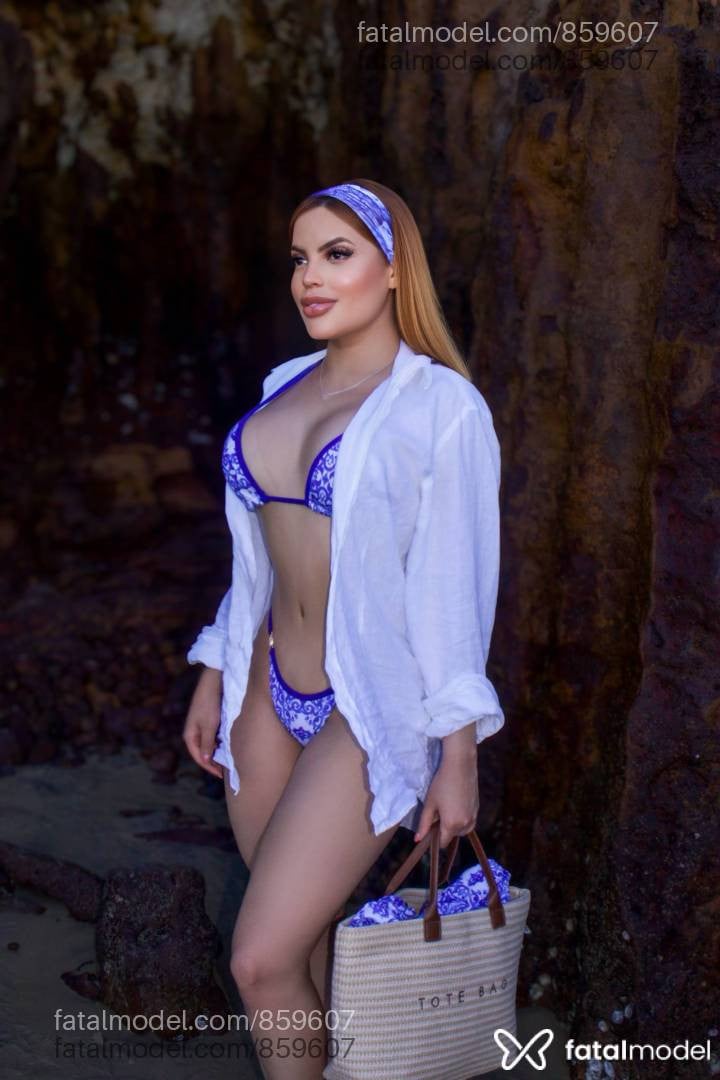 Acompanhante mulher ruiva (o) de olhos castanhos - Antonella Bellini