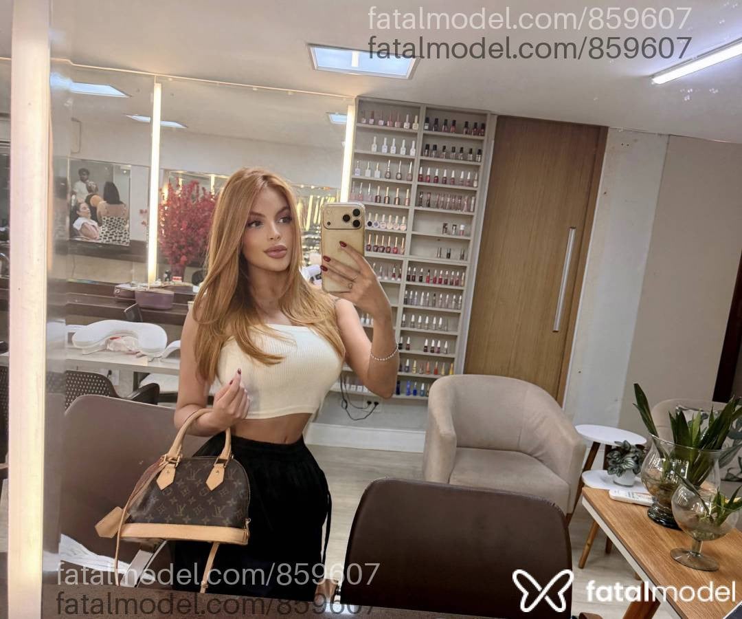 Acompanhante mulher ruiva (o) de olhos castanhos - Antonella Bellini