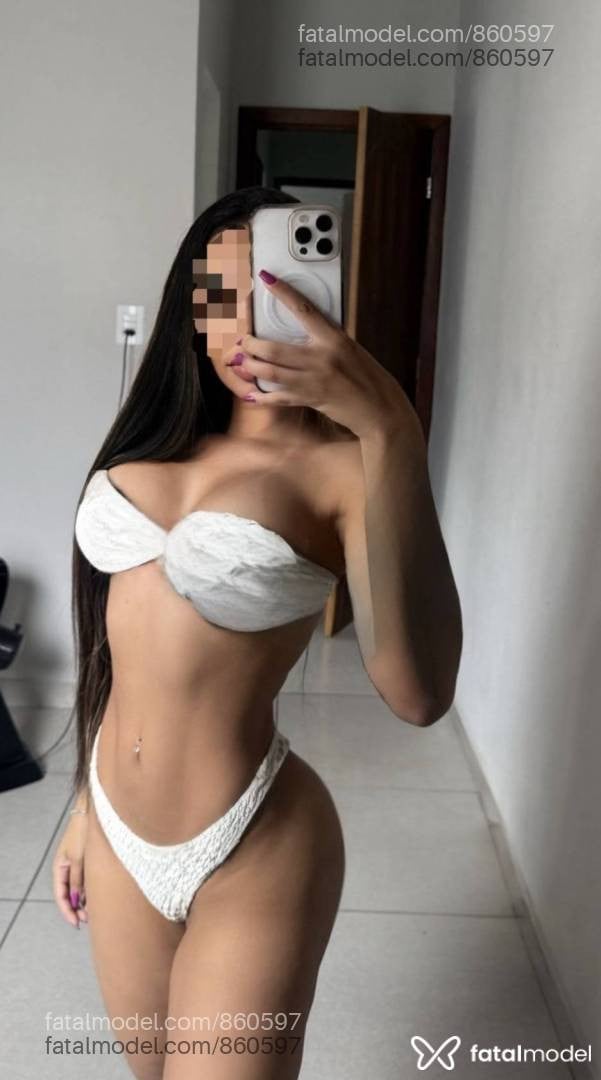 Acompanhante mulher com cabelo castanho de olhos castanhos - Gabriella
