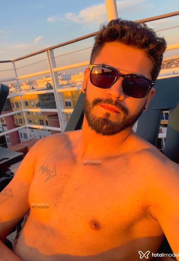 Acompanhante homem morena (o) de olhos castanhos em Florianópolis - Diego Avelar