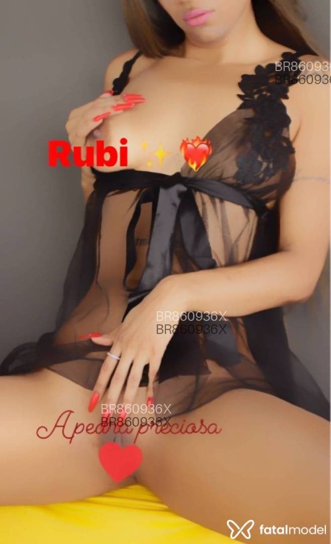 Acompanhante mulher loira (o) de olhos castanhos em Patos de Minas - Rubi Kardin