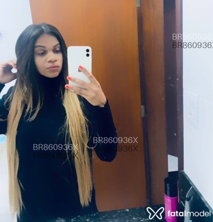 Acompanhante mulher loira (o) de olhos castanhos em Patos de Minas - Rubi Kardin