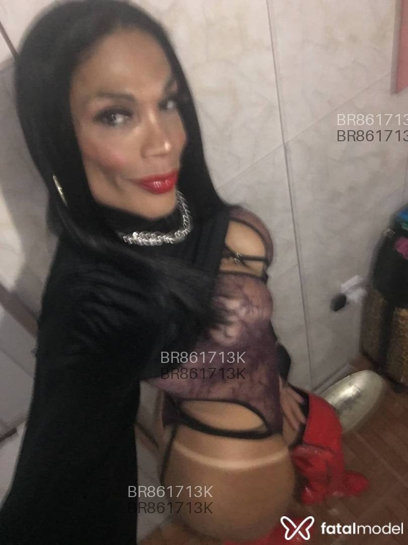 Acompanhante travesti com cabelo castanho de olhos castanhos em Gravataí - Sara Castilhos