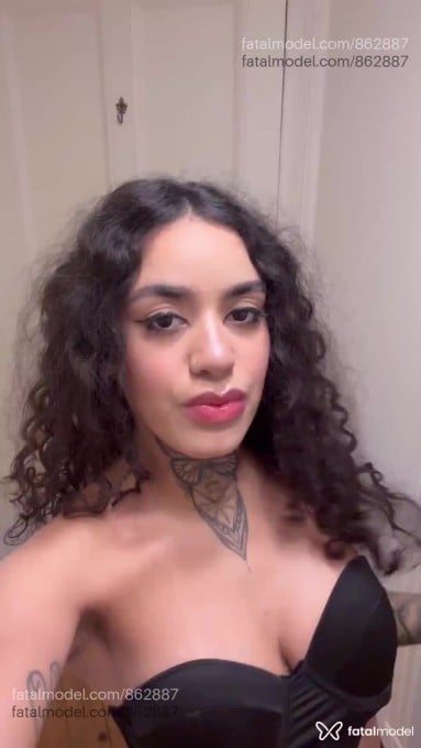 Acompanhante mulher morena (o) de olhos castanhos em Marília Acompanhante mulher morena (o) de olhos castanhos em Marília - Jade Simon