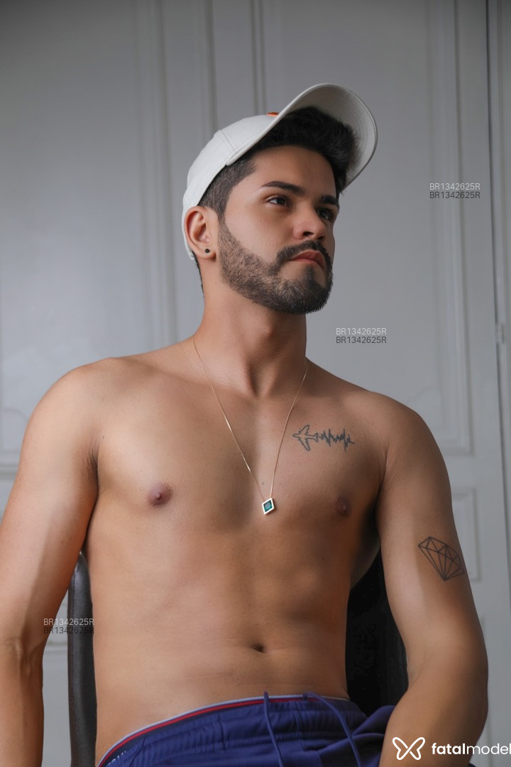 Acompanhante homem morena (o) de olhos castanhos em Florianópolis - Diego Avelar
